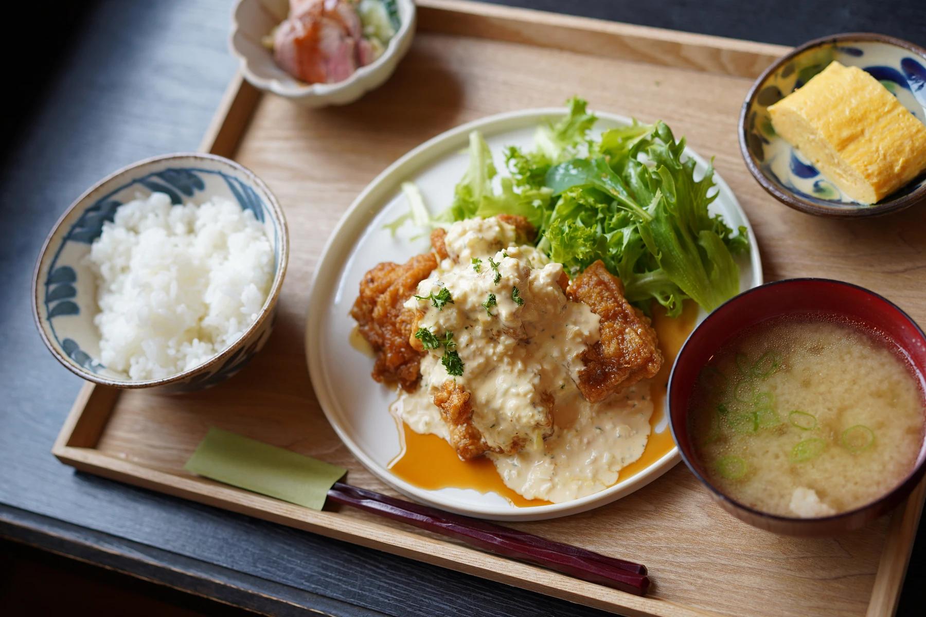 【佐土原】チキン南蛮の美味しい、いつも満席の人気店！「がくのだいどころ」