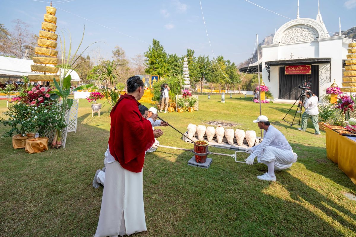 The Casting Ceremony of Phra Borommalokkanat Buddha Statues – the 'The Insurmountable Victory of the Mid-Buddhist Era' Model