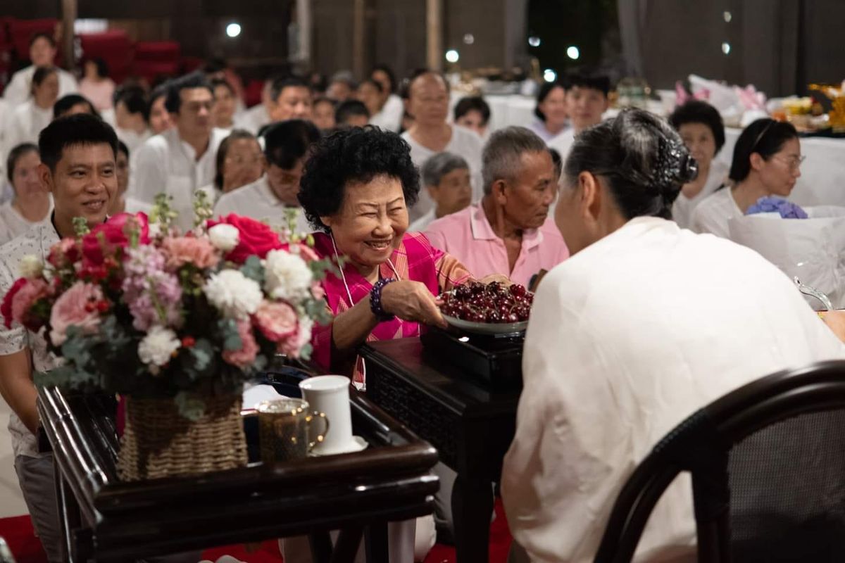 Great opportunity of students to prepare and serve food to Master by their own hands