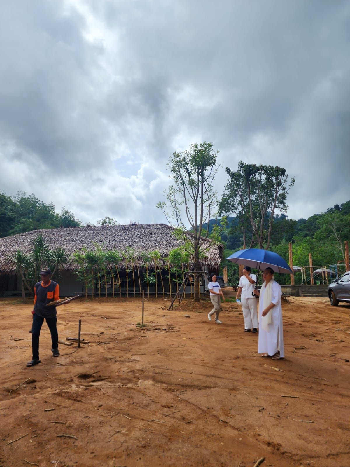 Master Acharavadee Wongsakon went on a personal trip to Phuket