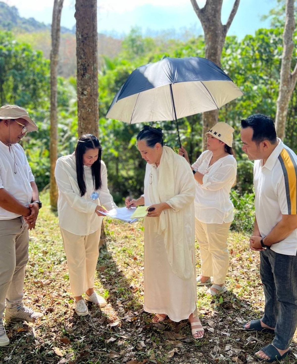 Master Acharavadee Wongsakon visited the construction site of the Techo Vipassana Meditation Center in Phuket.