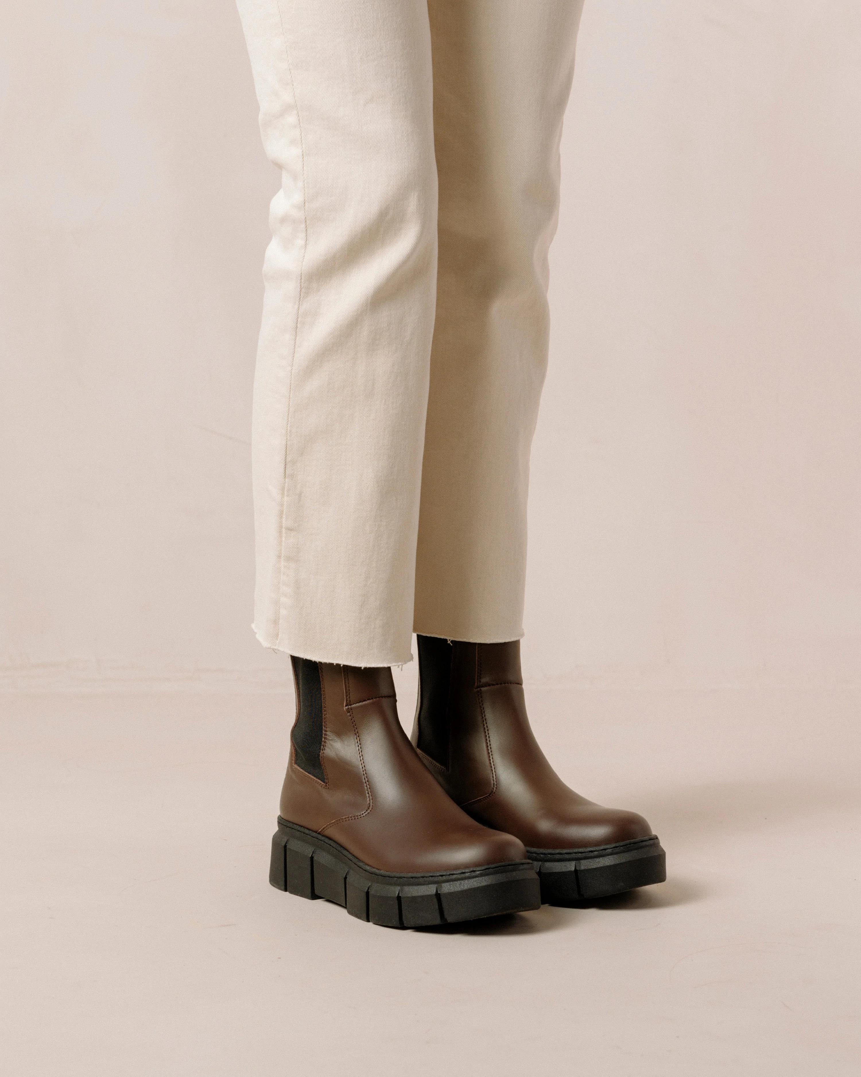 Product Image for Armor Leather Boots, Coffee Brown