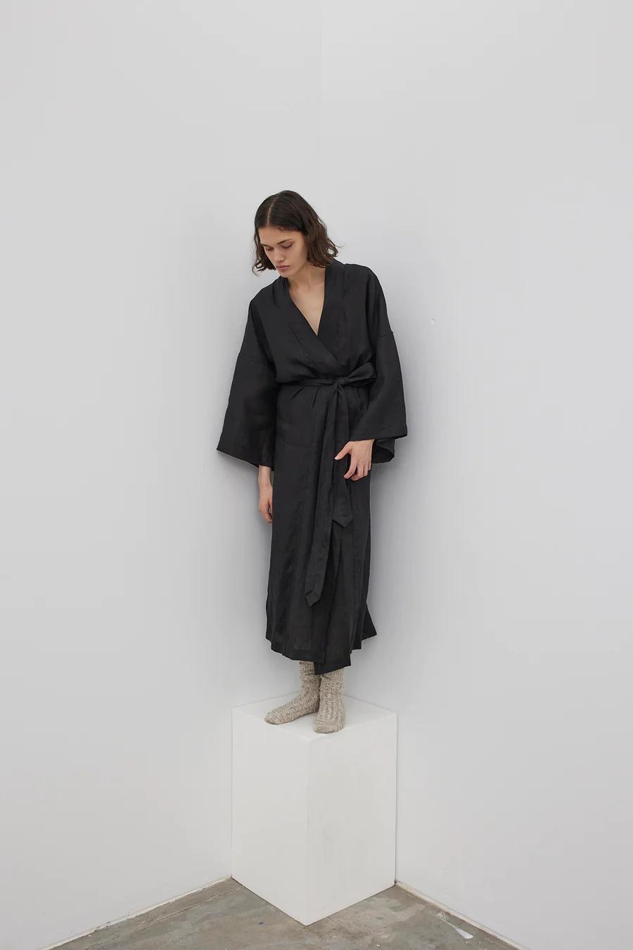 Product Image for 02 Robe, Deep Black
