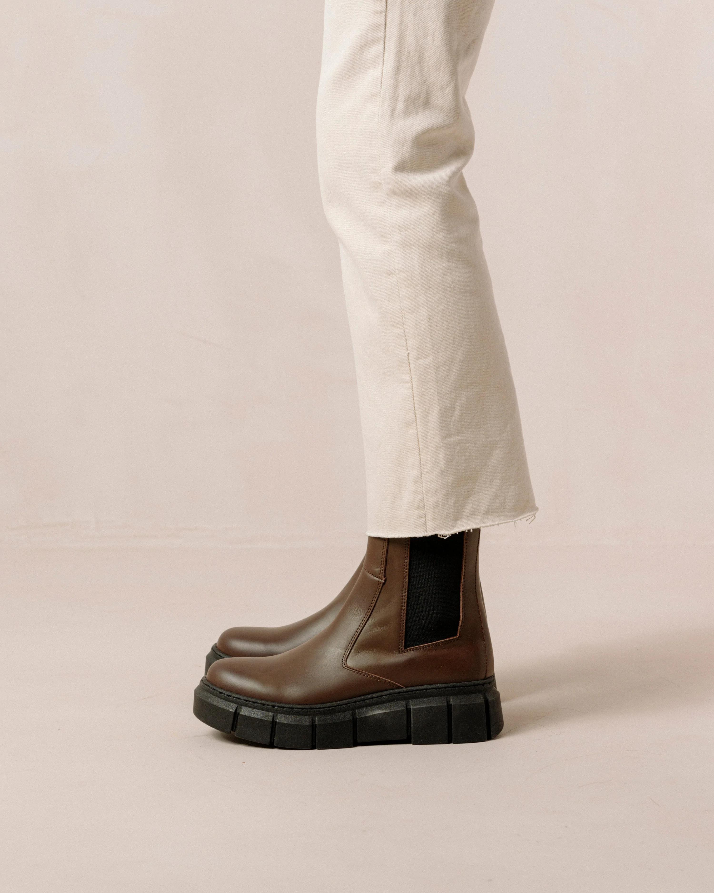 Product Image for Armor Leather Boots, Coffee Brown
