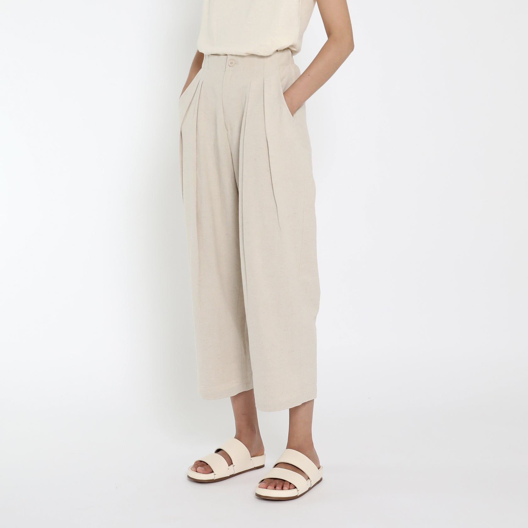 Product Image for Signature Unisex Pleated Trouser, Oatmeal