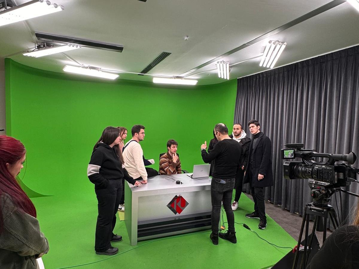 Istanbul Kultur University: Low-Ceiling Greenbox & Decor Solution