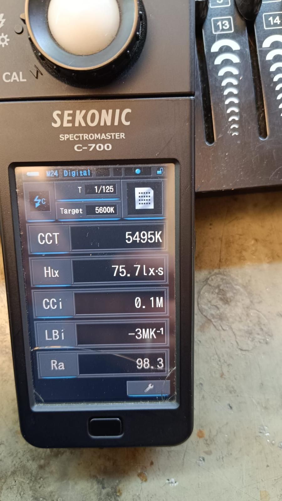 EkoTurk Ekonomi Kanalı: Yüksek Renk Doğruluğu ve Stüdyo Işıklandırması 6