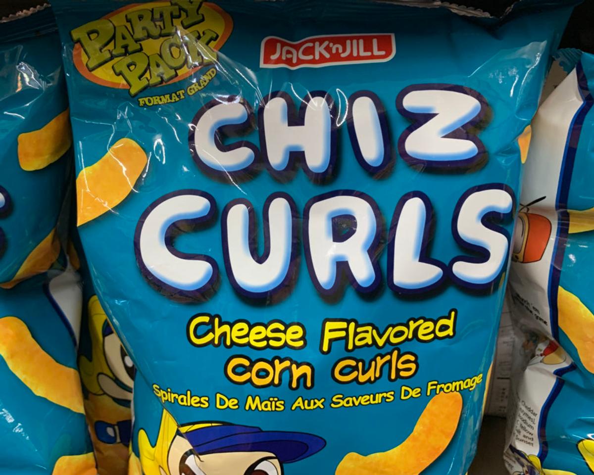 A blue Jack 'n Jill "Party Pack" bag of "Chiz Curls — Cheese Flavored Corn Curls."