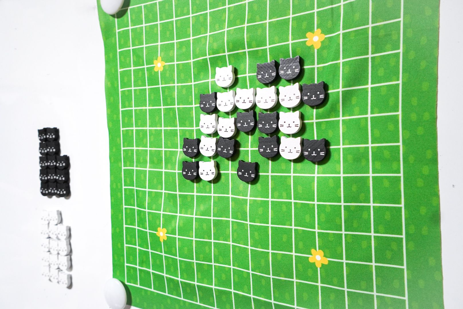 にゃんこならべの駒にマグネットをつけてみました！