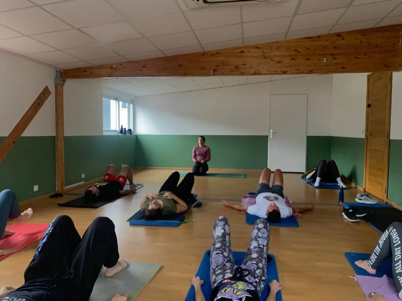 Cours collectif de yoga relaxation