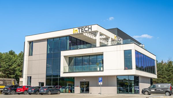 Galeria handlowa — przeszklenia