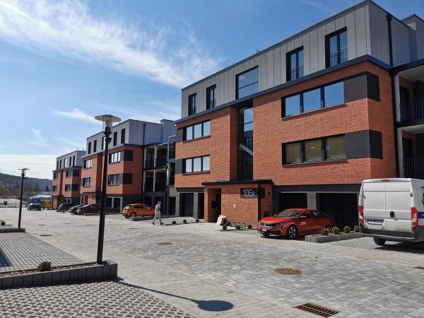 Hotel — drzwi wejściowe