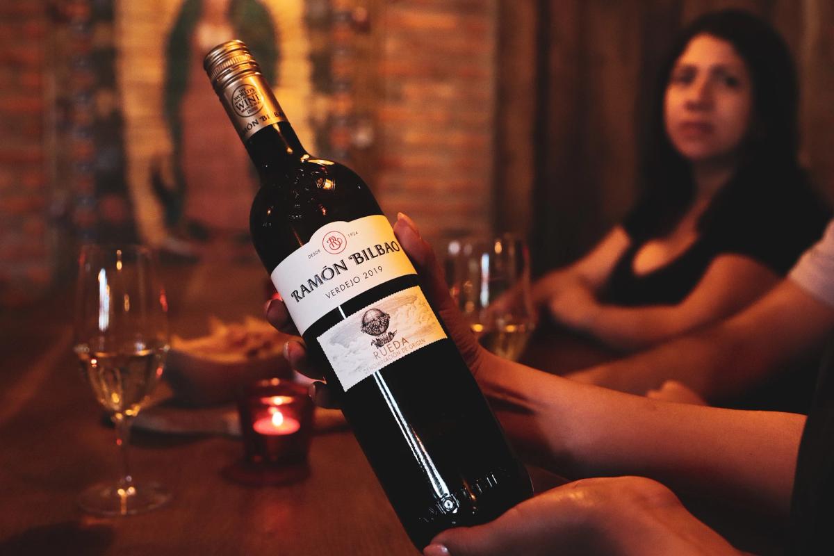 WEISSWEINE / ROSÉWEIN FLASCHE