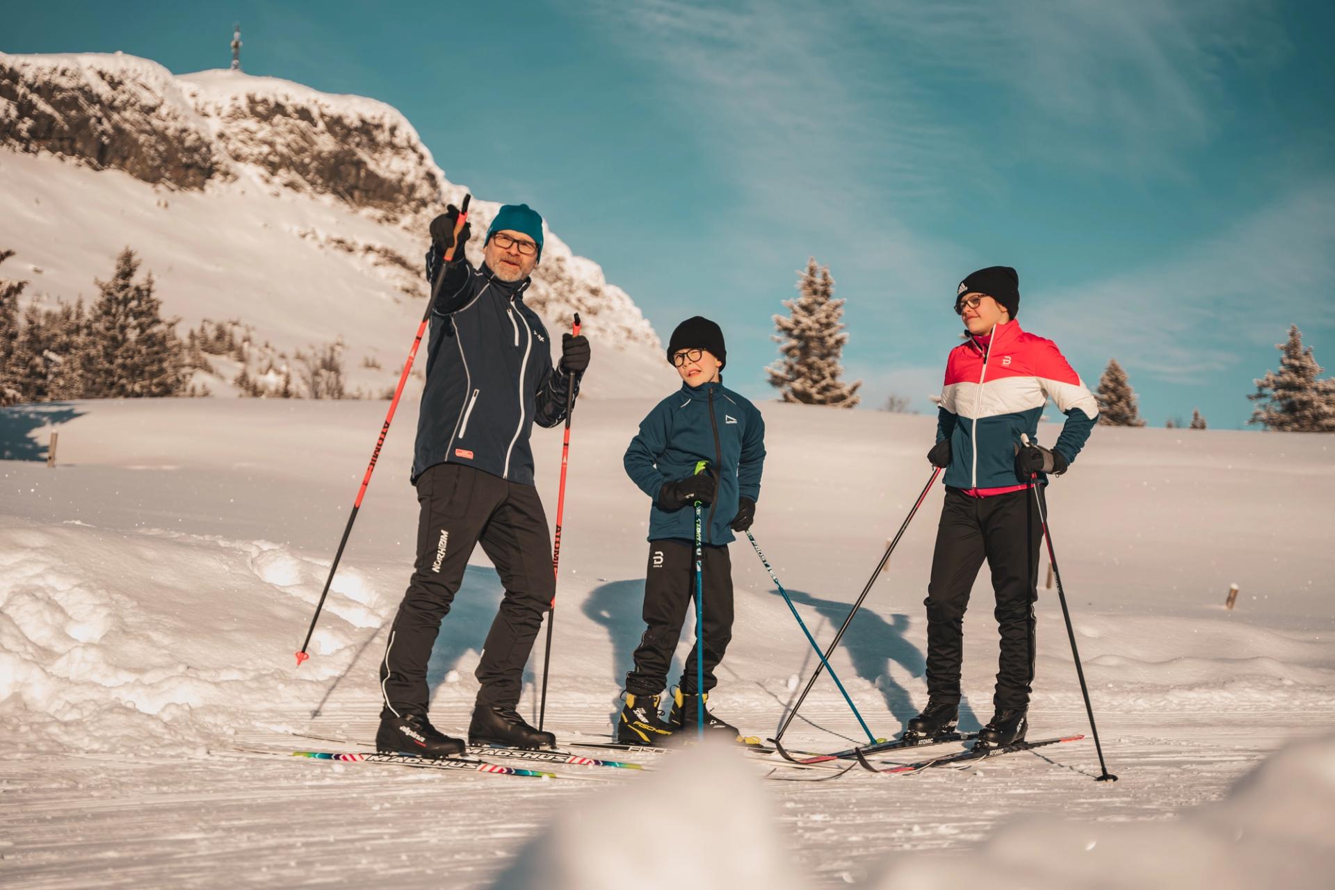 Jøra Bygg AS - Familien Jahnsen på skitur i nydelige omgivelser. Foto: Andreas Nilsson