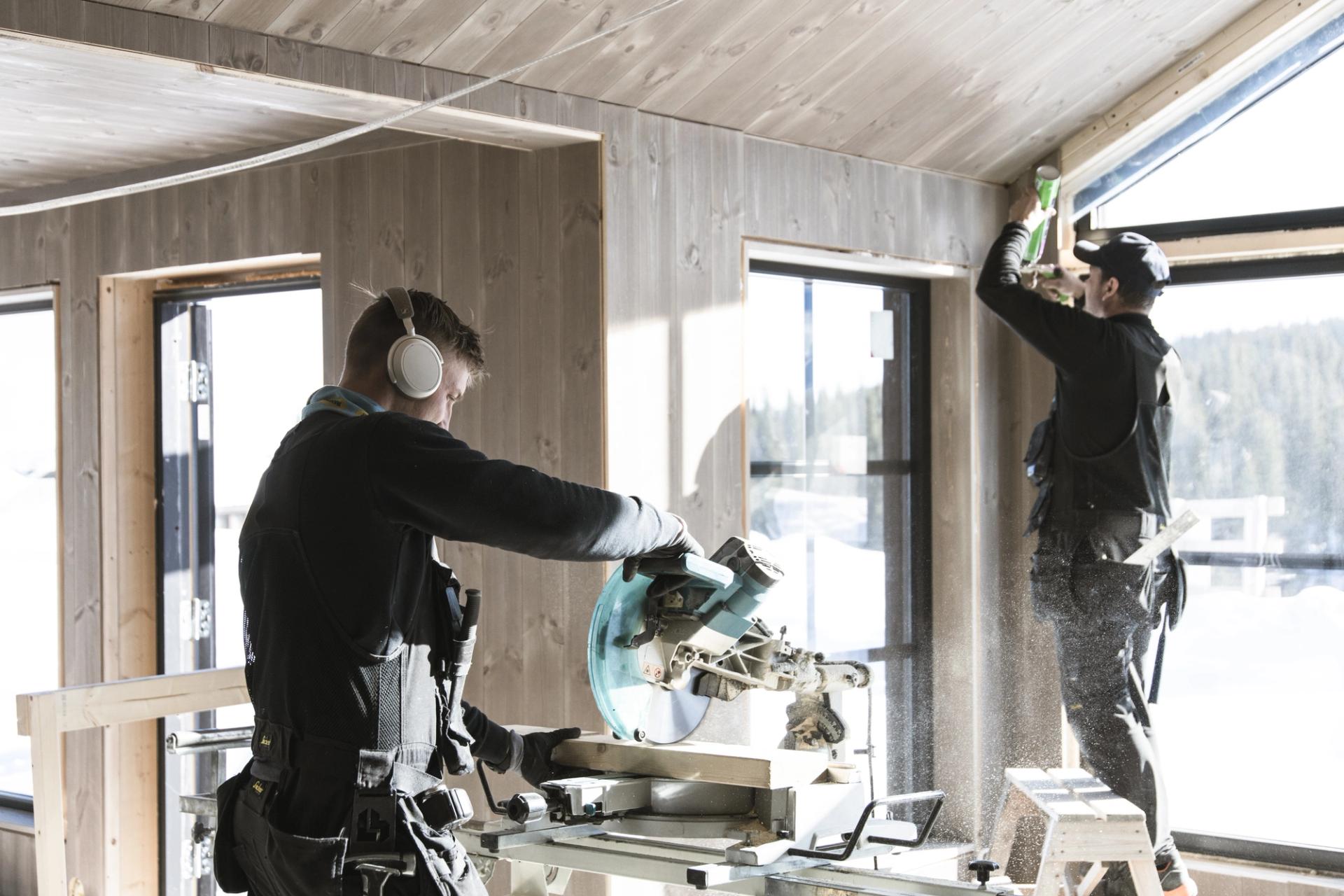 Dyktige fagarbeidere som leverer sitt aller beste i hvert prosjekt. Foto: Arkiv JB