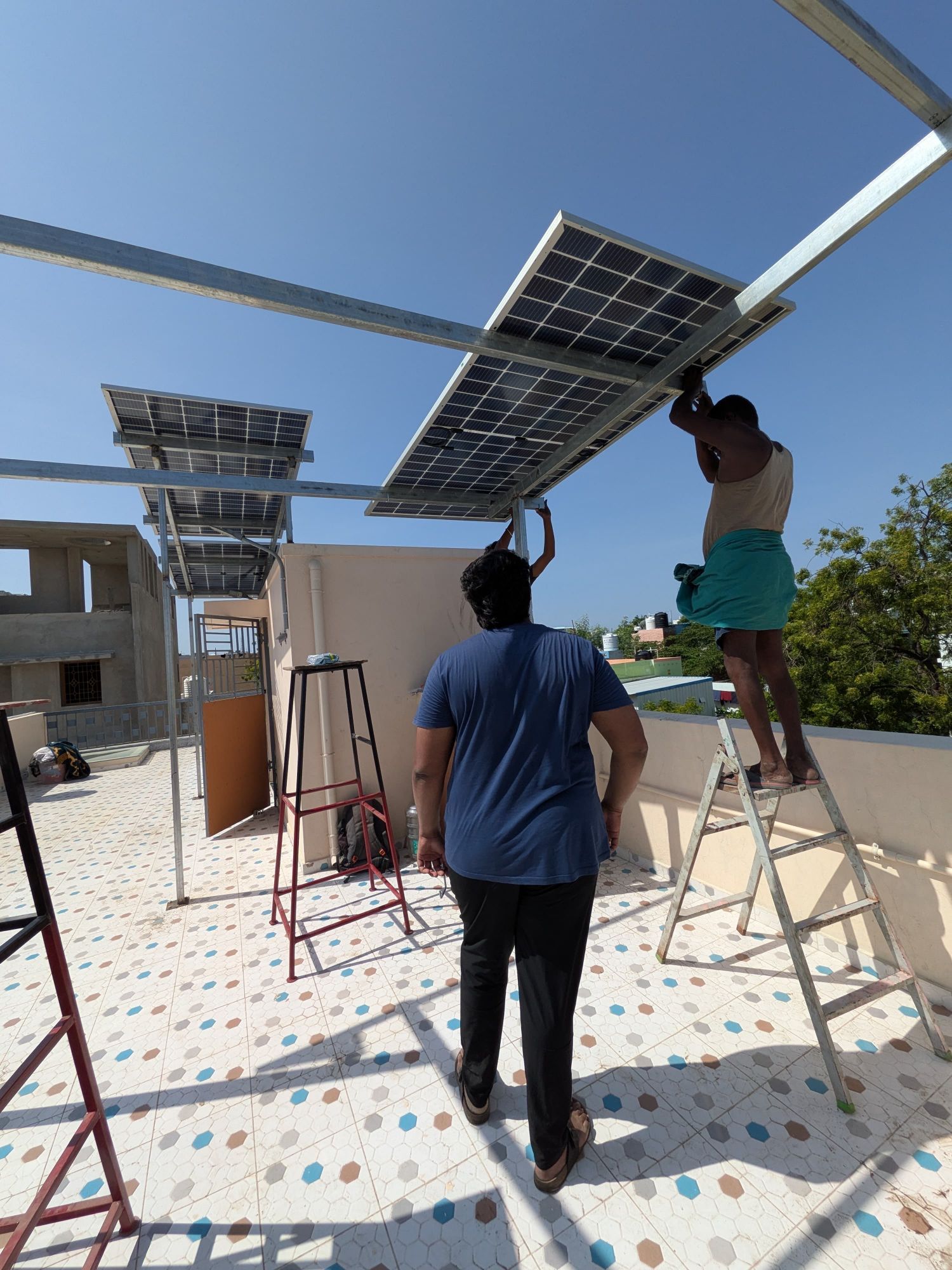 Fitting ALMM-listed panels to the structure