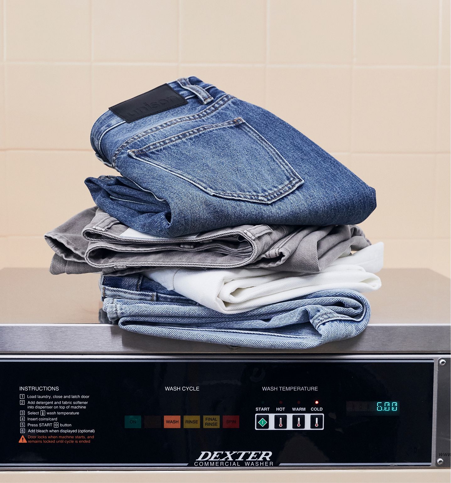 Relaxed Straight Fit Jean