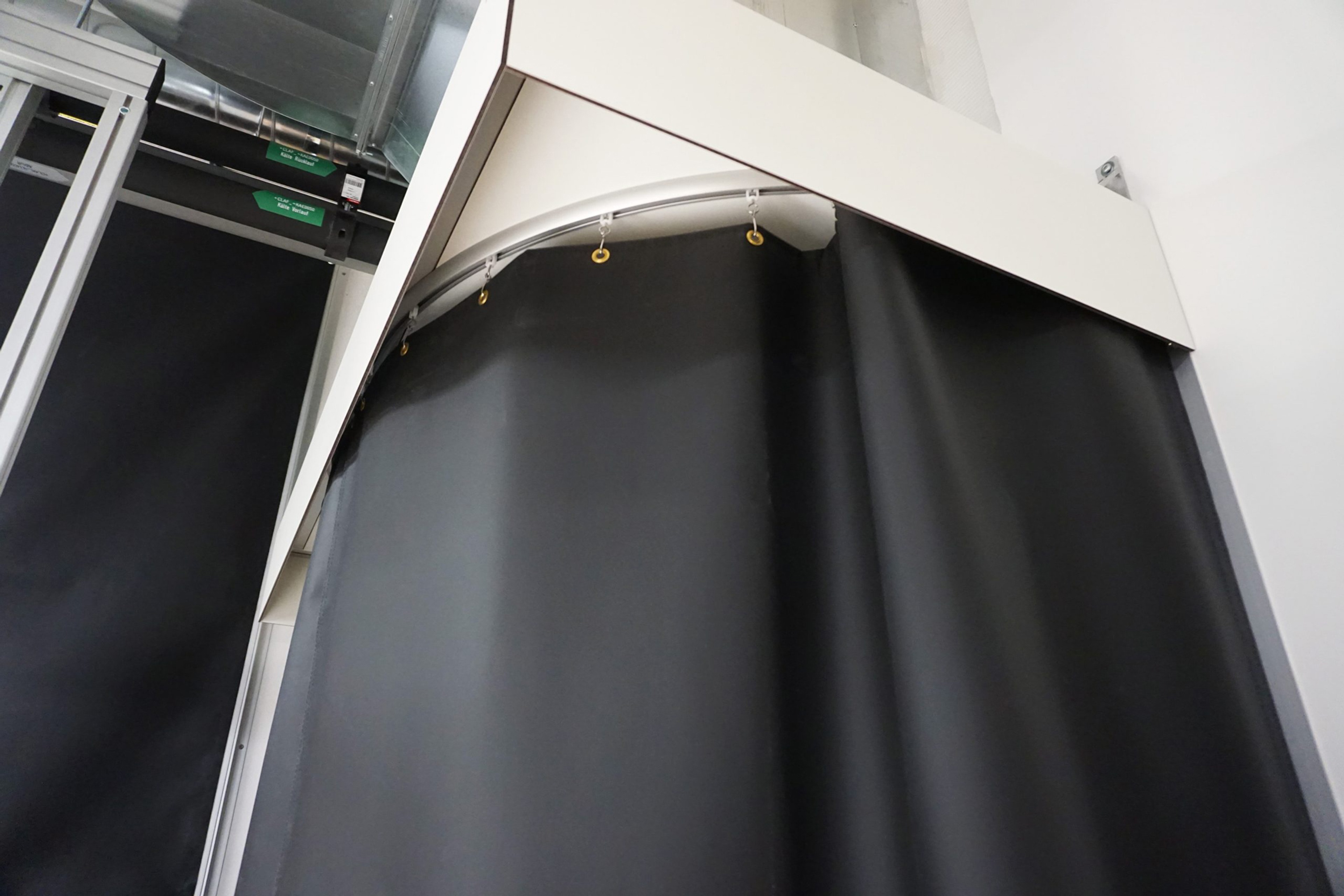 Vorhang- und Laserschutzsysteme von Wobatech