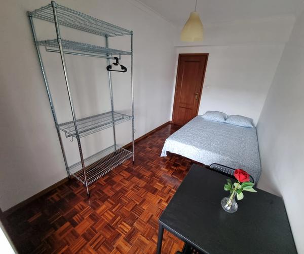 Quarto Duplo em Santo António dos Cavaleiros, Loures — 2