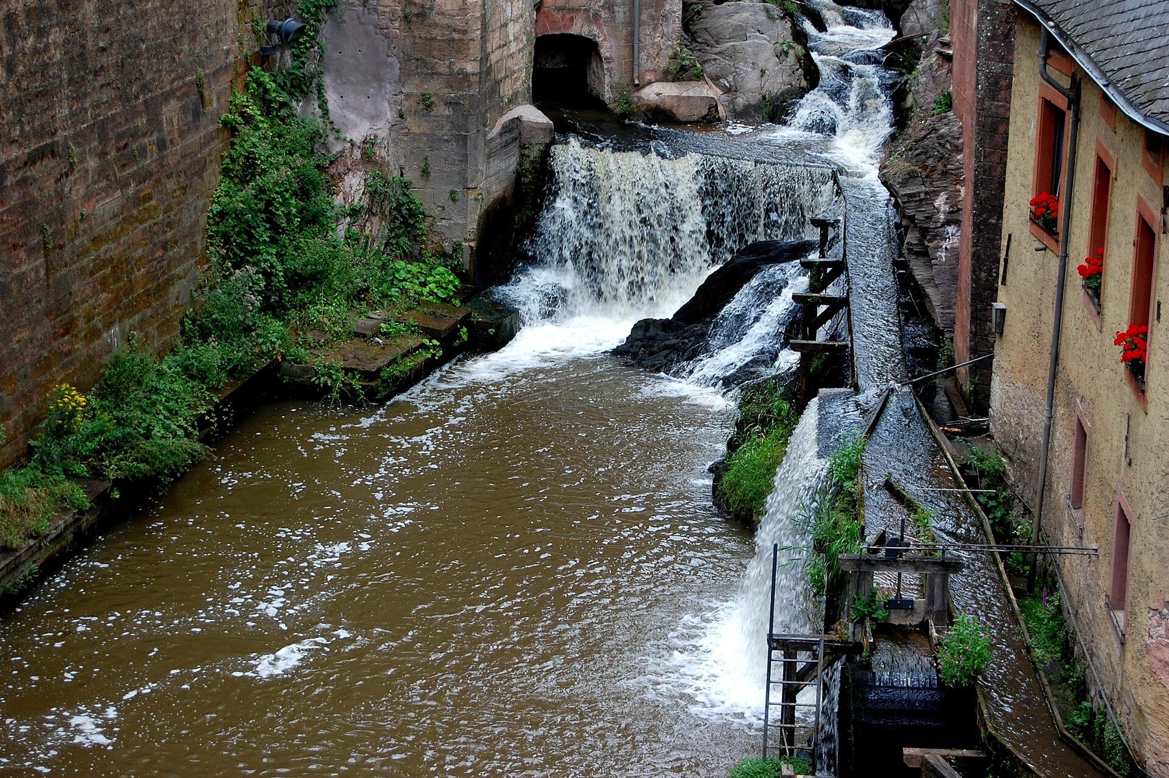 Saarburg mit Wasserfall in der Altstadt an der Saar.