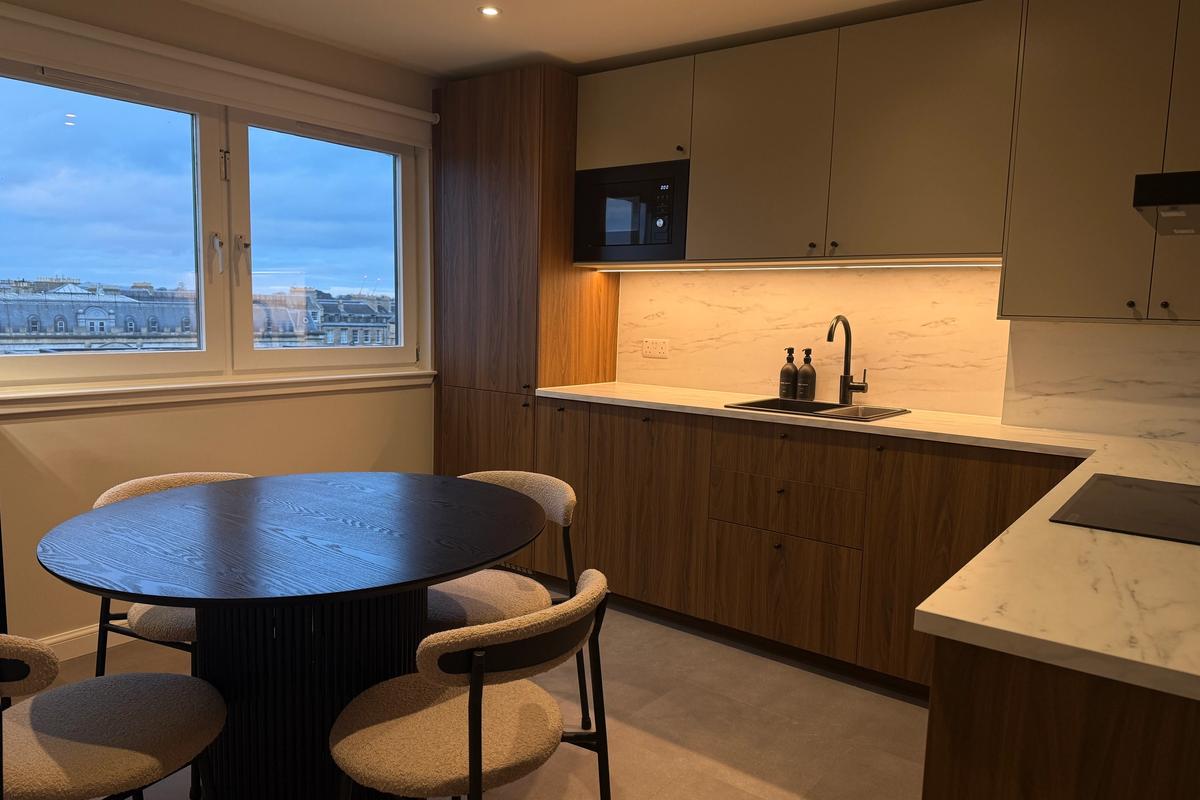 Reimagining Flow in a Contemporary Kitchen gallery image 3