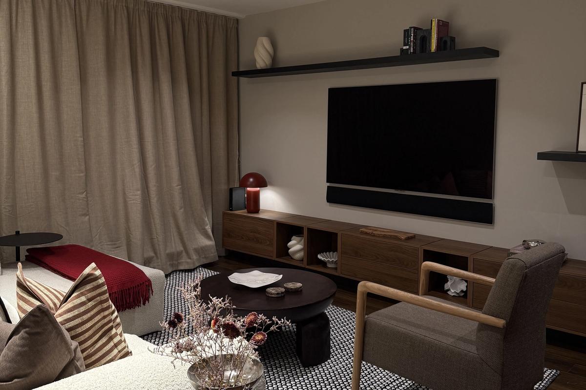 Warm Contemporary Living Room Design gallery image 3