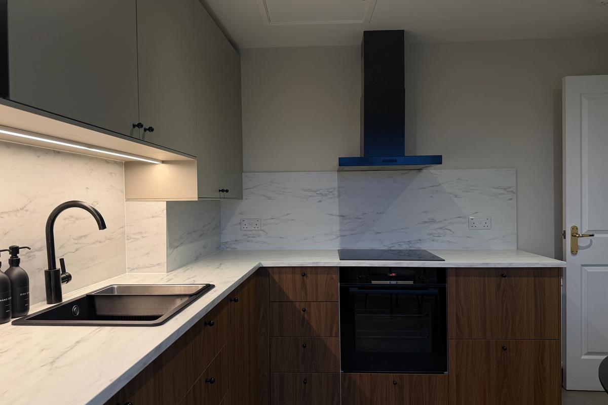 Reimagining Flow in a Contemporary Kitchen gallery image 4