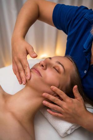 Facial lifting massage - Chill City SPA Poznań
