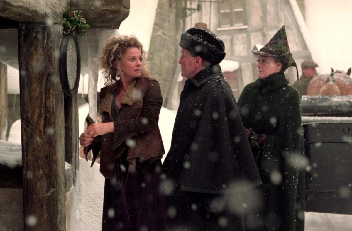 Julie Christie as Madam Rosmerta, Robert Hardy as Cornelius Fudge and Maggie Smith as Minerva McGonagall talking in heavy snow outside the Three Broomsticks.