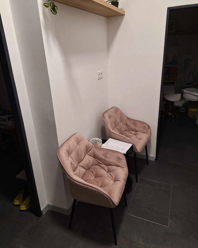 Čekací kout se dvěma křesly