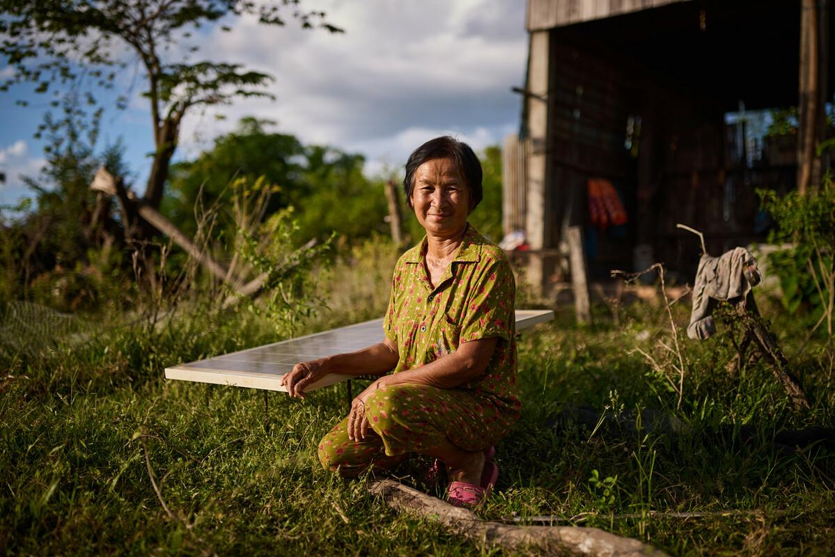 Sambo, Cambodia: Vantha is part of a solar powered Aquaponics pilot project in her village. The pilot gives local villagers the opportunity to grow vegetables in a climate resilient way that can then be used to support their household expenses. Photo: Patrick Moran/Oxfam. Oxfam acknowledges the support of the Australian Government through the Department of Foreign Affairs and Trade (DFAT) for this project.