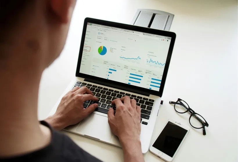 7 Essential SaaS Metrics for 2025 Growth