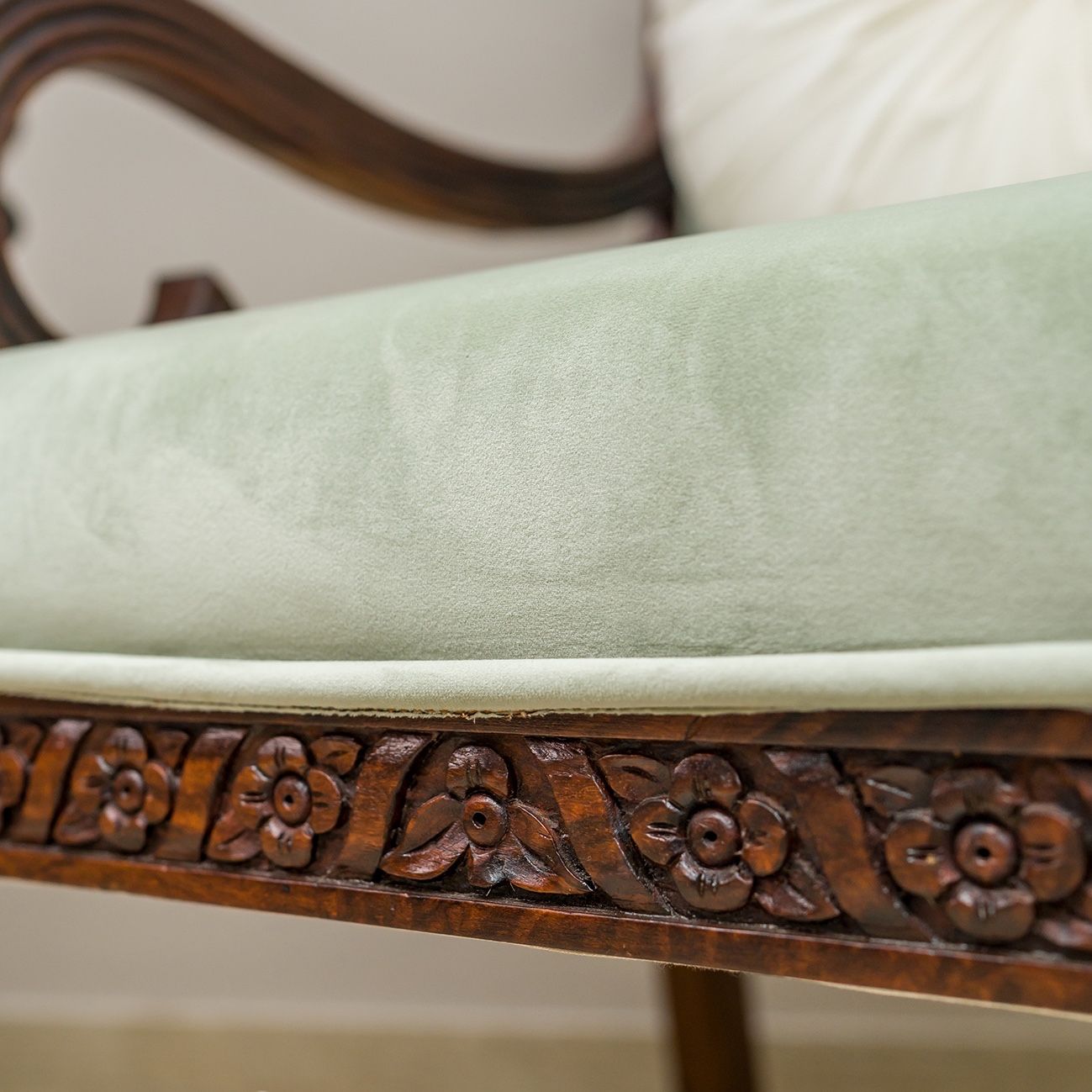 Monarch Lounge Chair - View 4