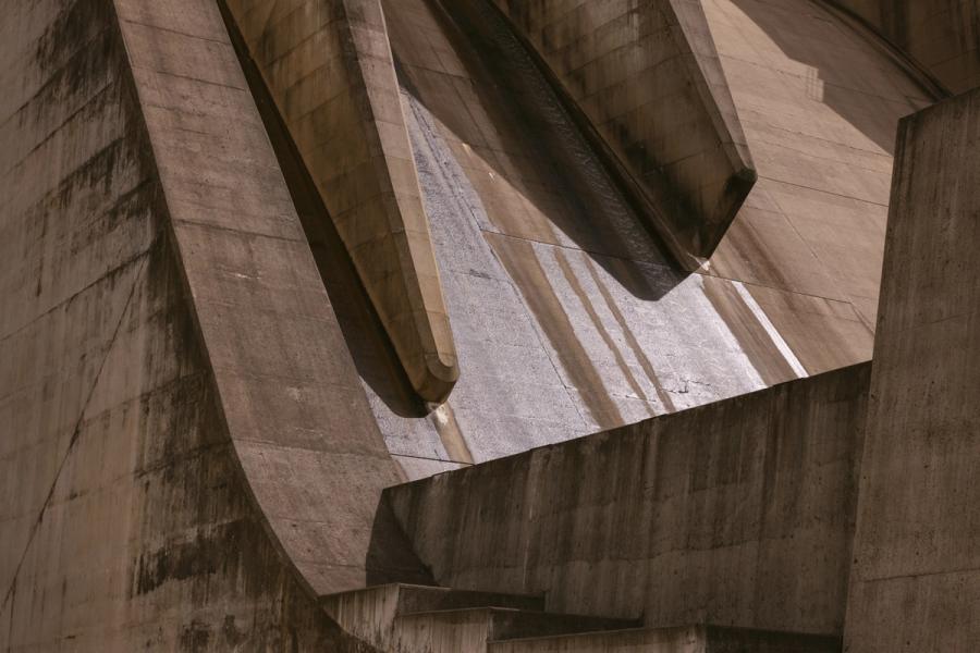 Concrete shapes of the dam with wet patches