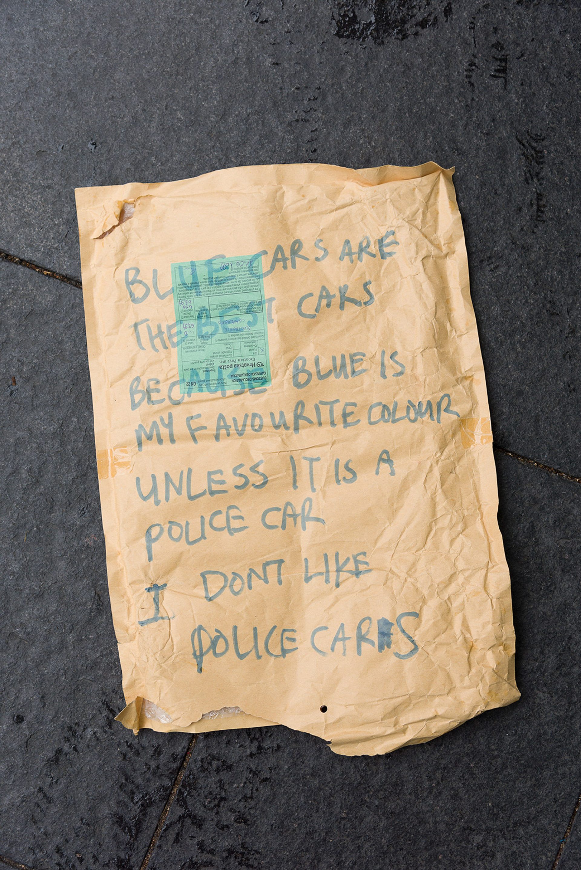Note reading “BLUE CARS ARE THE BEST CARS BECAUSE BLUE IS MY FAVOURITE COLOUR UNLESS IT IS A POLICE CAR I DON’T LIKE POLICE CARS”