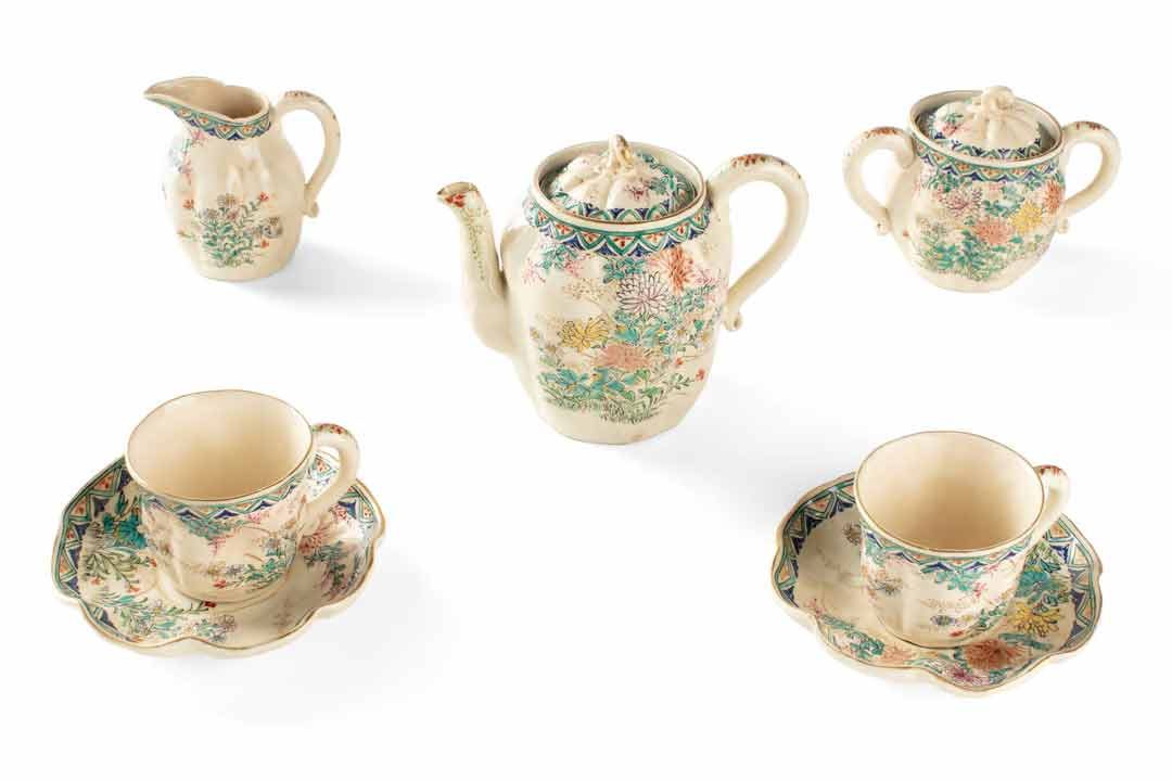 Porcelain tea set (two cups, two saucers, a jug, a sugar bowl with a lid and a teapot with a lid).