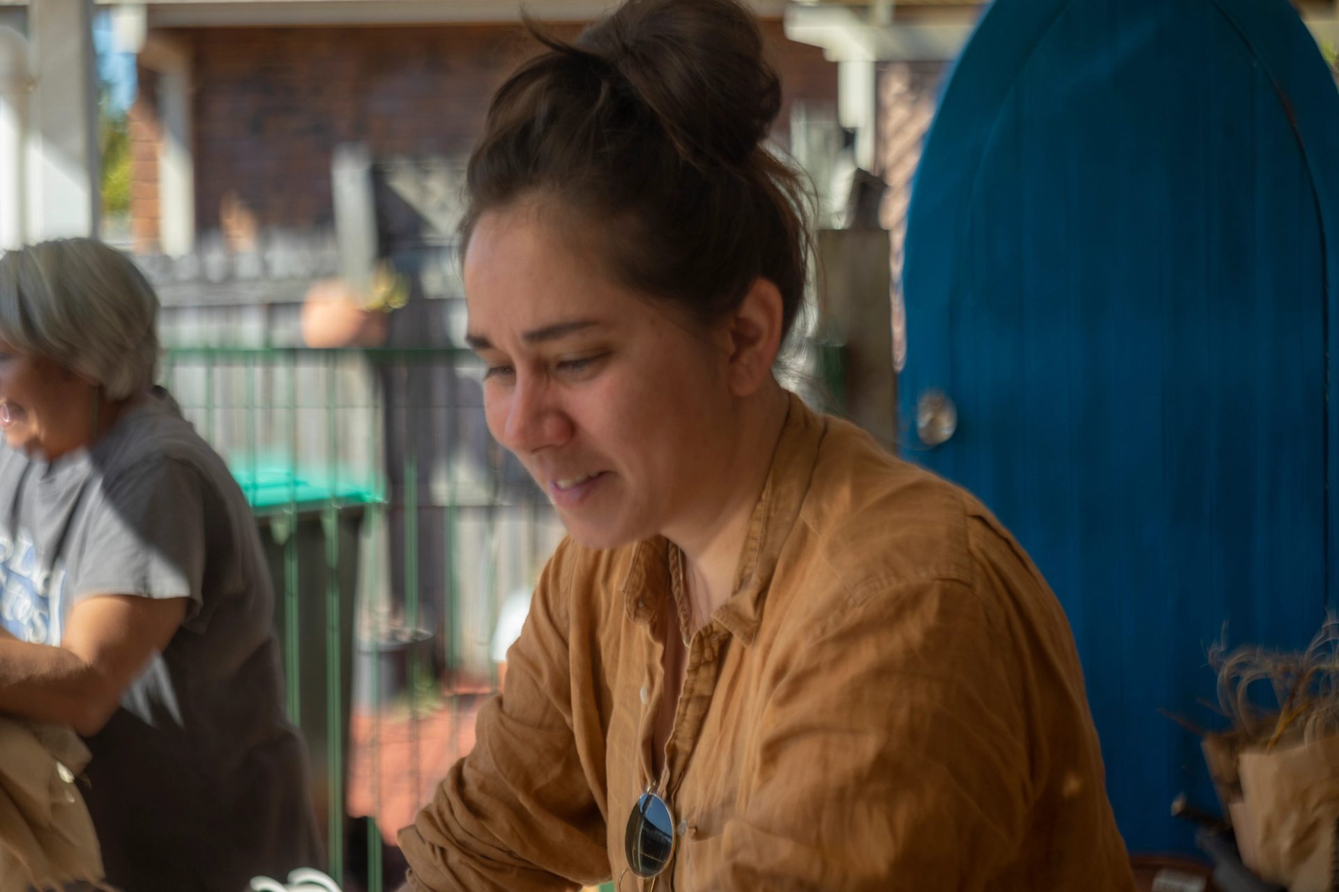 A close shot of a woman.