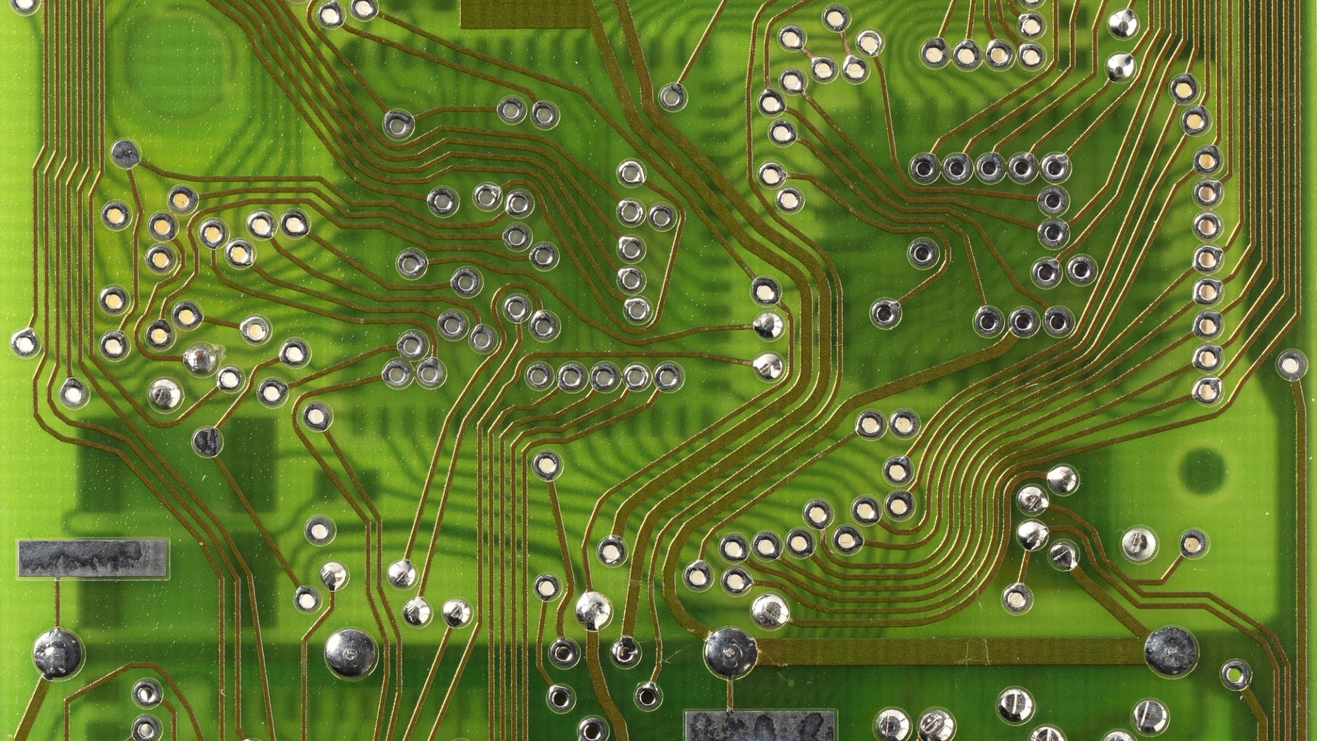Image of a 4211 cardiac pacemaker with their outing casing removed to reveal the device's internal circuitry which is covered with a partial clear rubber cover. There is one orange plastic internal lining of a pacemaker.