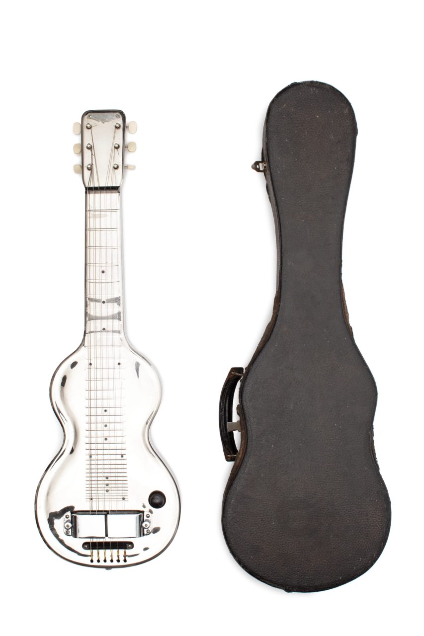 All metal body, Hawaiian style slide guitar, Bakelite pickups with magnetic coil; input jack at base; volume, control knob and tone adjustment by two screws beside the pick-ups; non-adjustable bridge; moulded frets.