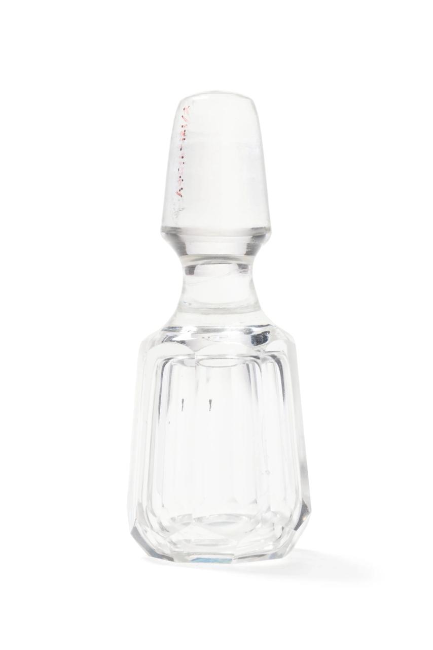 Glass stopper for a decanter.