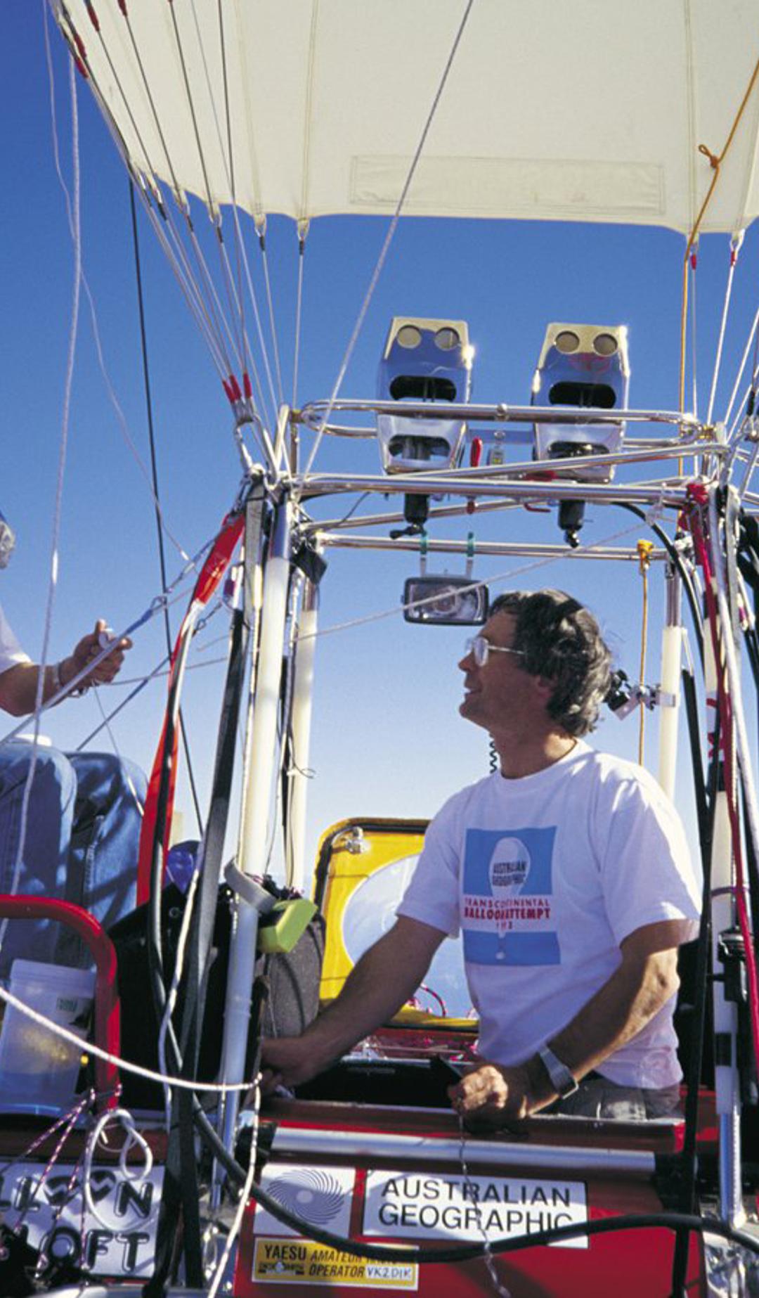 Dick Smith (right) and co-pilot John Wallington aboard their open-gondola balloon during the first non-stop balloon crossing of Australia.