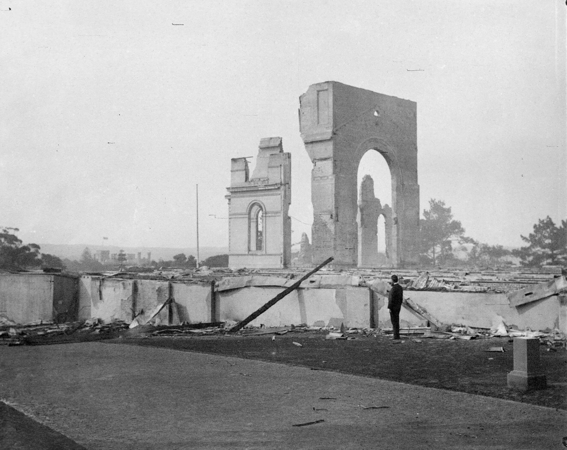 Black and white photograph of the Garden Palace ruins