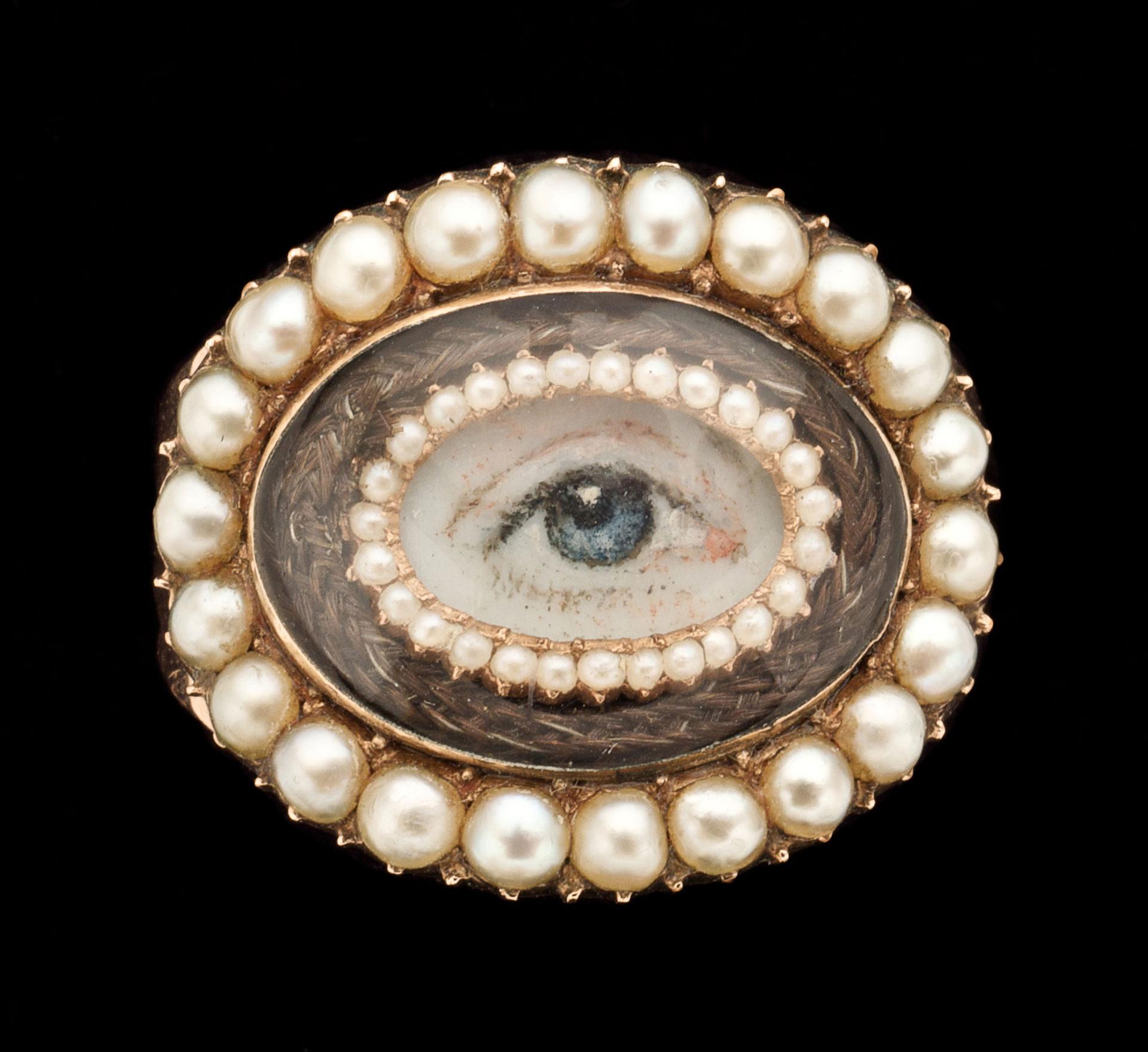 A ring with an eye miniature. Made out of gold, ivory, pearls and hair.