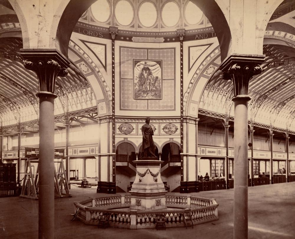 Sepia image of a statue of Queen Victoria in the Garden Palace