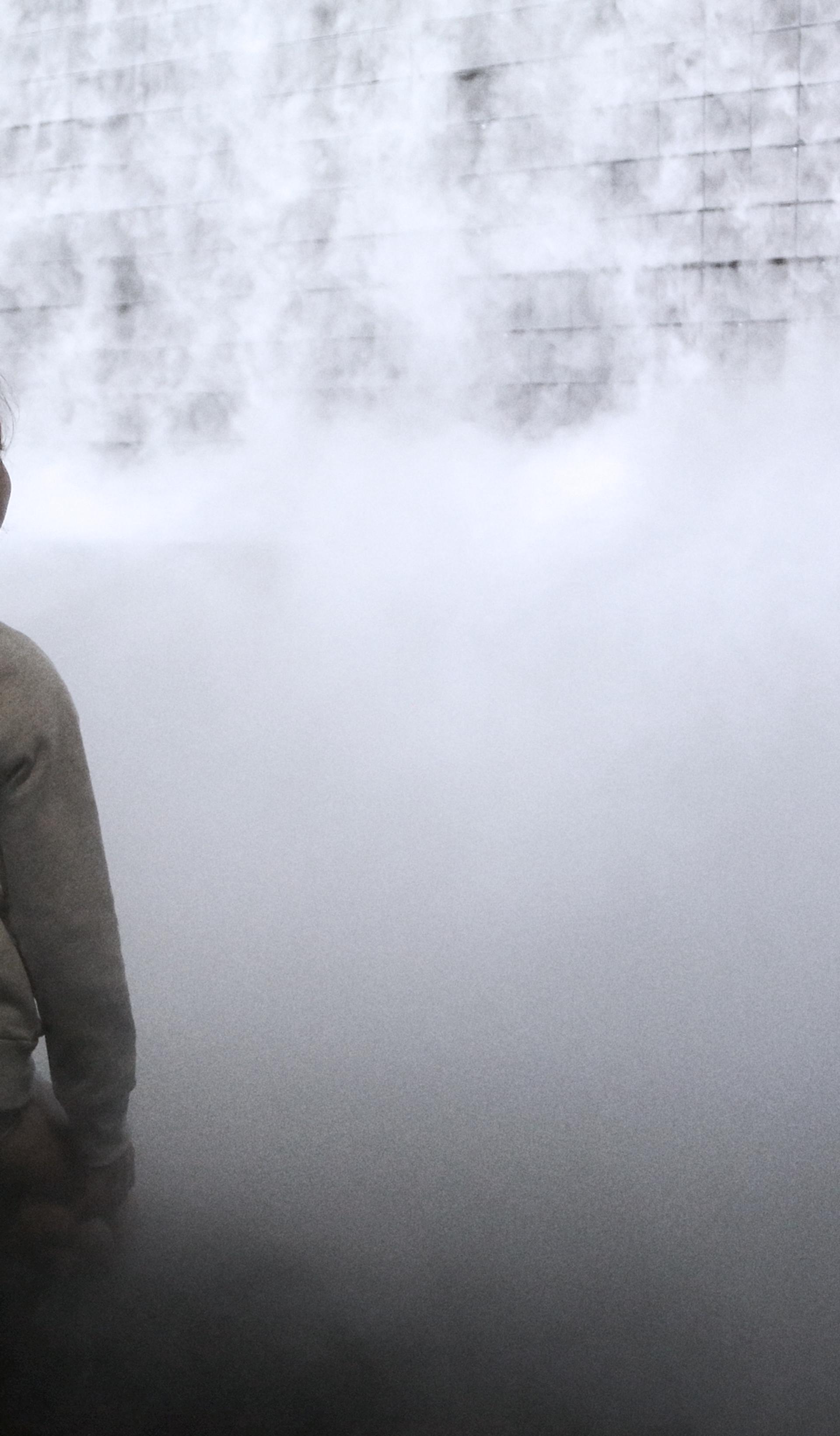 Little girl in front of cloud display, wall of smoke simulating cloud vapour