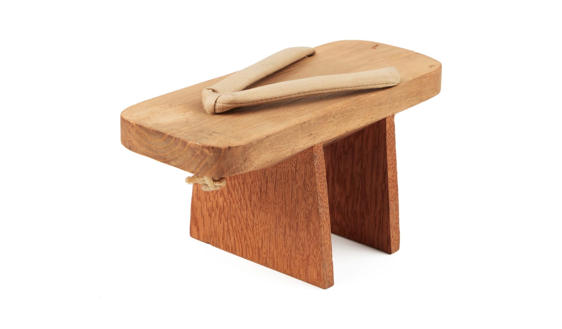 Japanese geta with platform made of the wood of Paulownia imperialis and uprights made from wood of Quercus crispula.