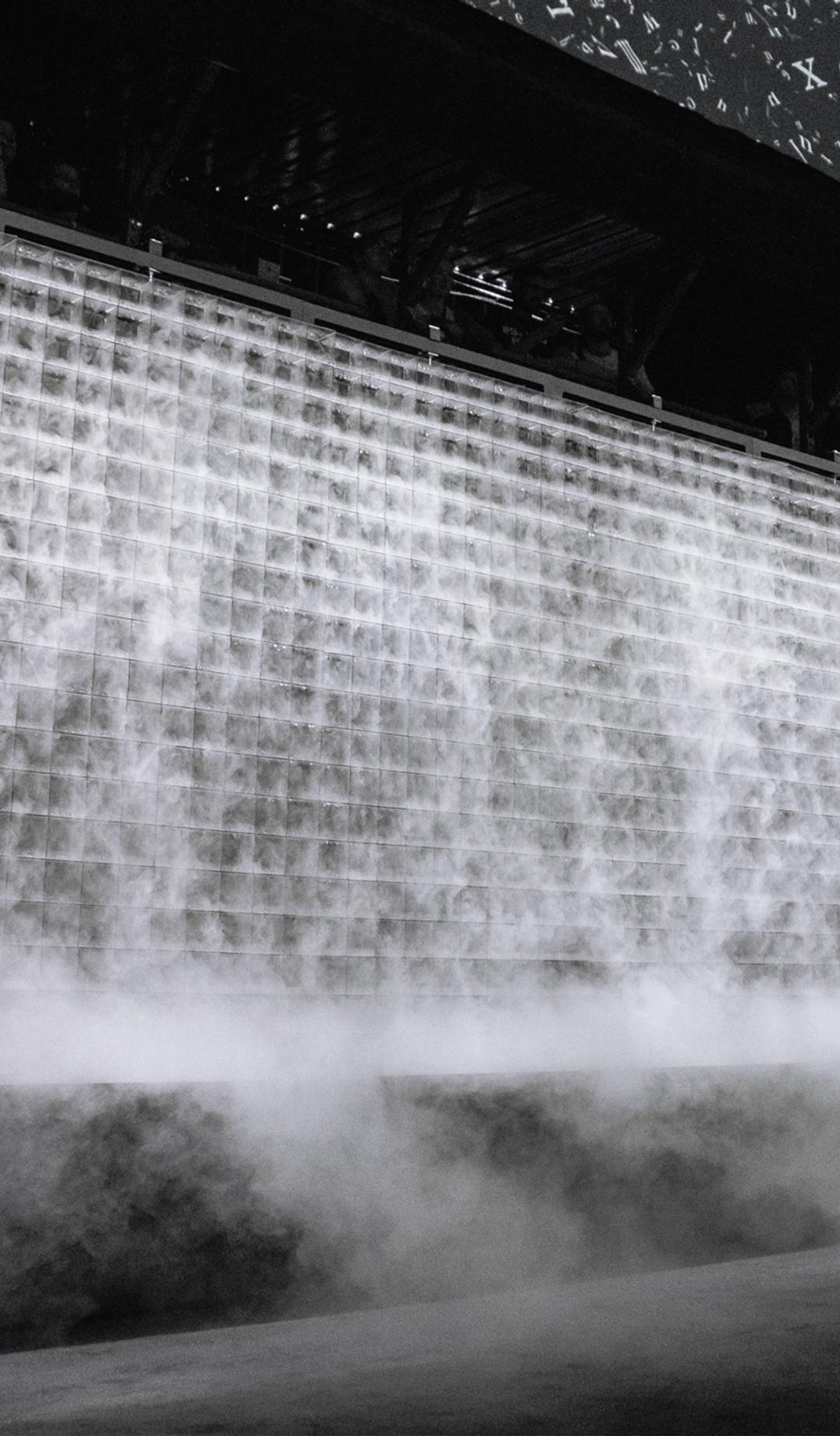 wall of mist