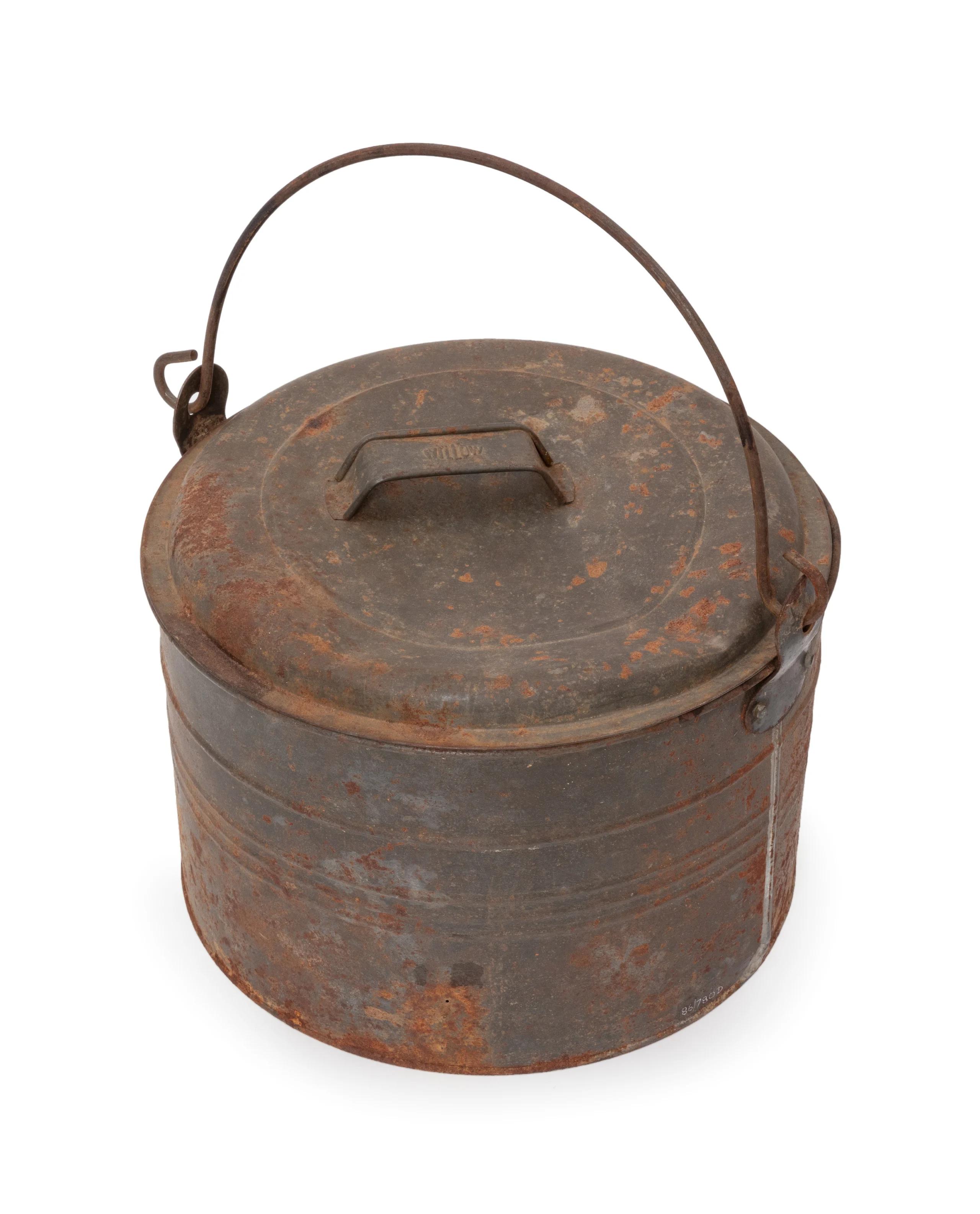 Billy and cover, made of tin and containing raw honey.