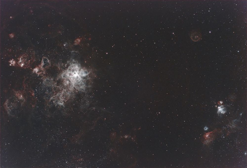 A dispersed white and red constellation