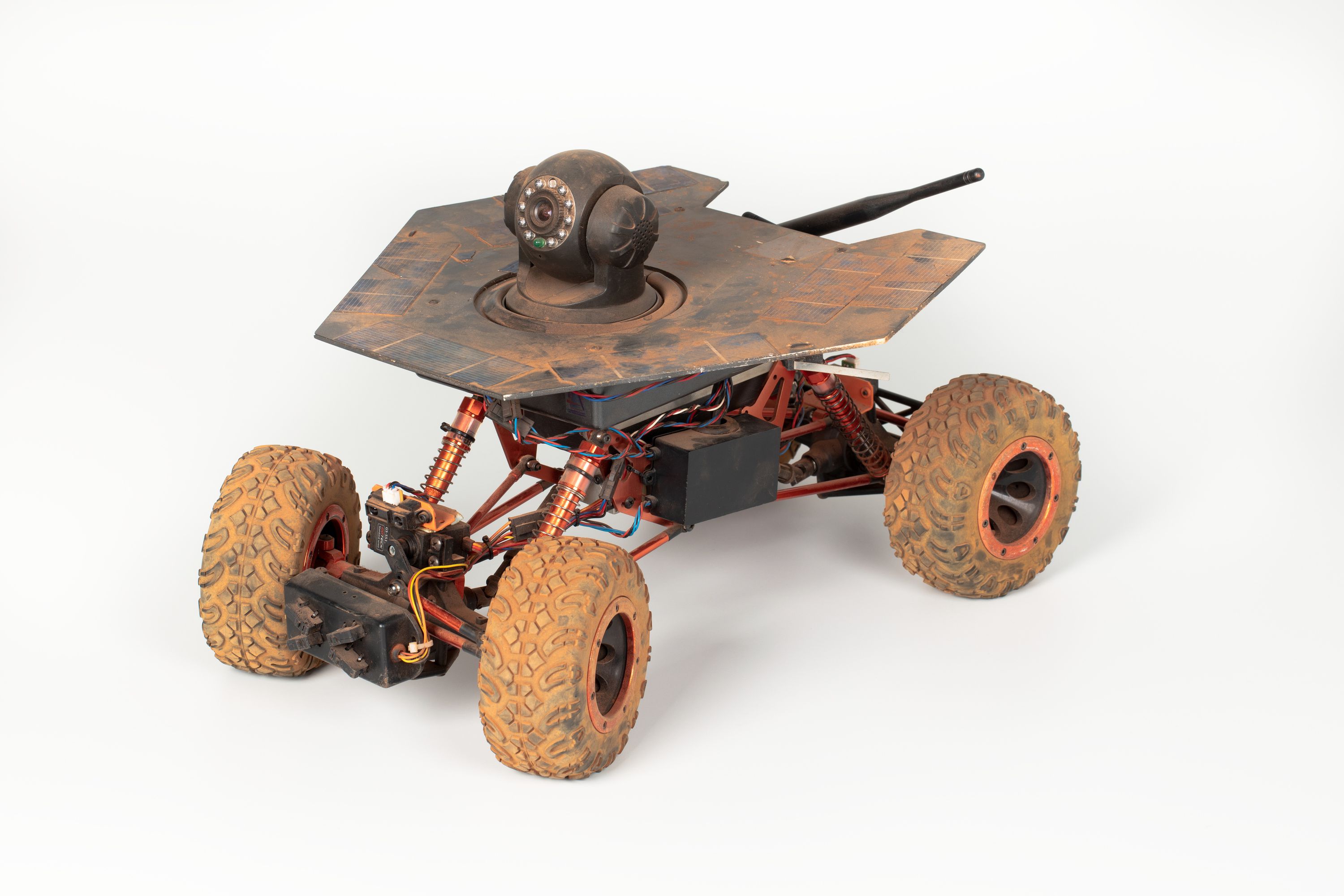 Small rover vehicle with four wheels